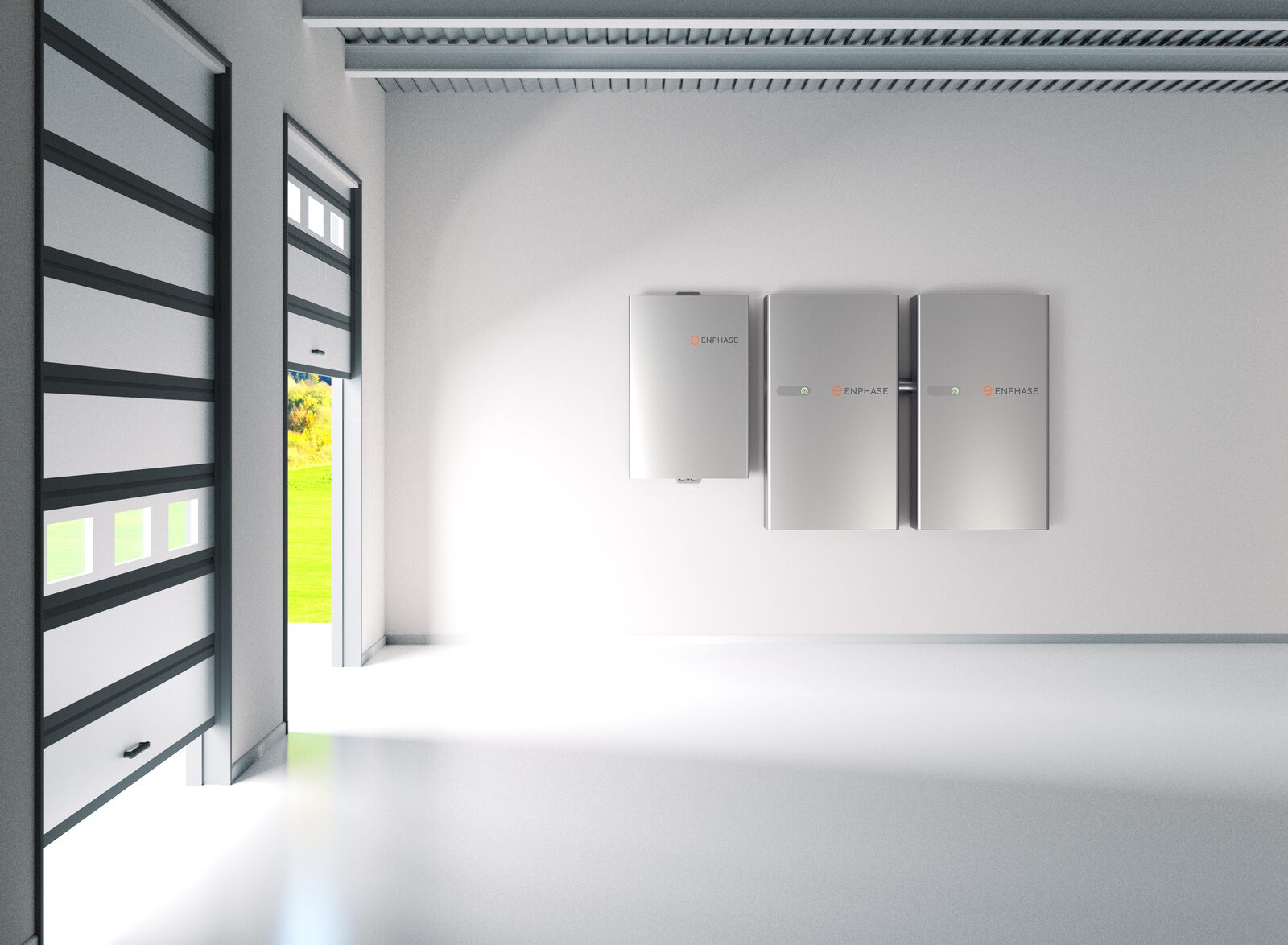 De Enphase IQ System Controller 3 met twee IQ Batteries 5P aan de muur van een garage